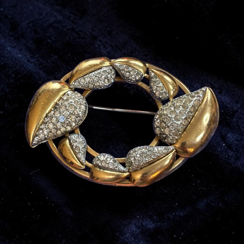 Vintage Rhinestone Leaf Wreath Brooch Gold Tone Art Deco Glam Halo Pin